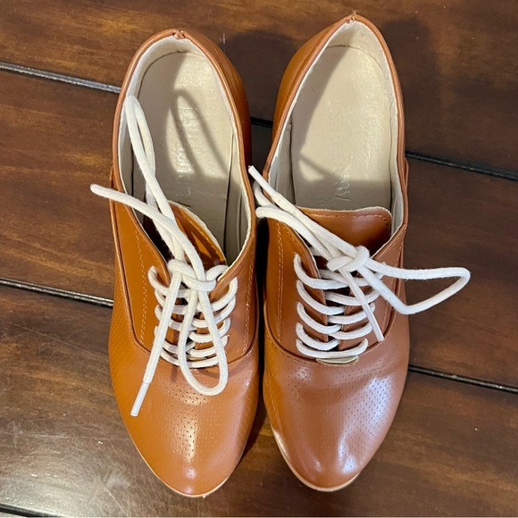 Stylish Brown Lace-Up Heeled Shoes - Picture 3 of 6